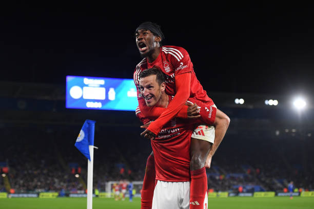 仅揭示了中 仅揭示了中